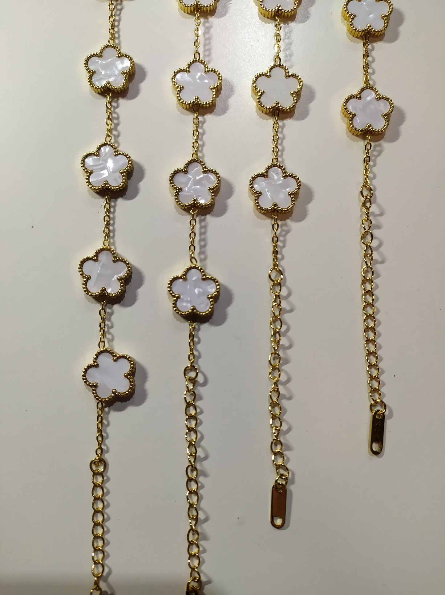 pulsera trebol de cinco hojas blanco - additional image 18