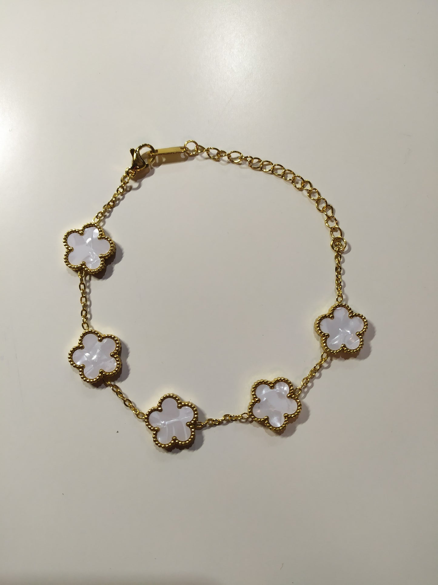 pulsera trebol de cinco hojas blanco - additional image 2