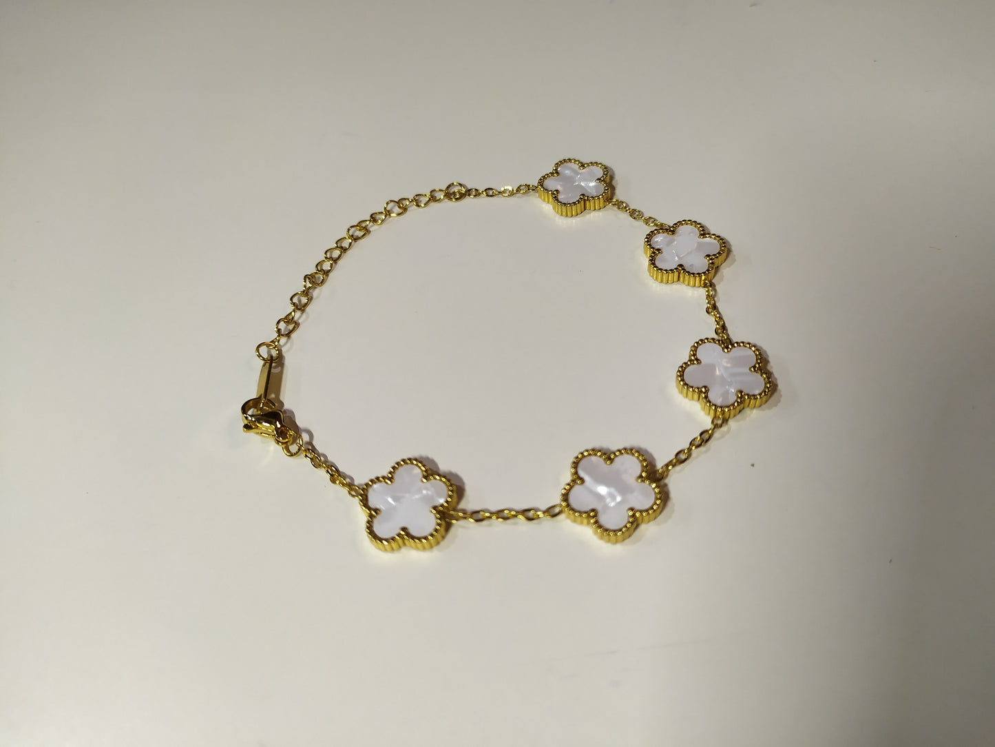 pulsera trebol de cinco hojas blanco - additional image 3
