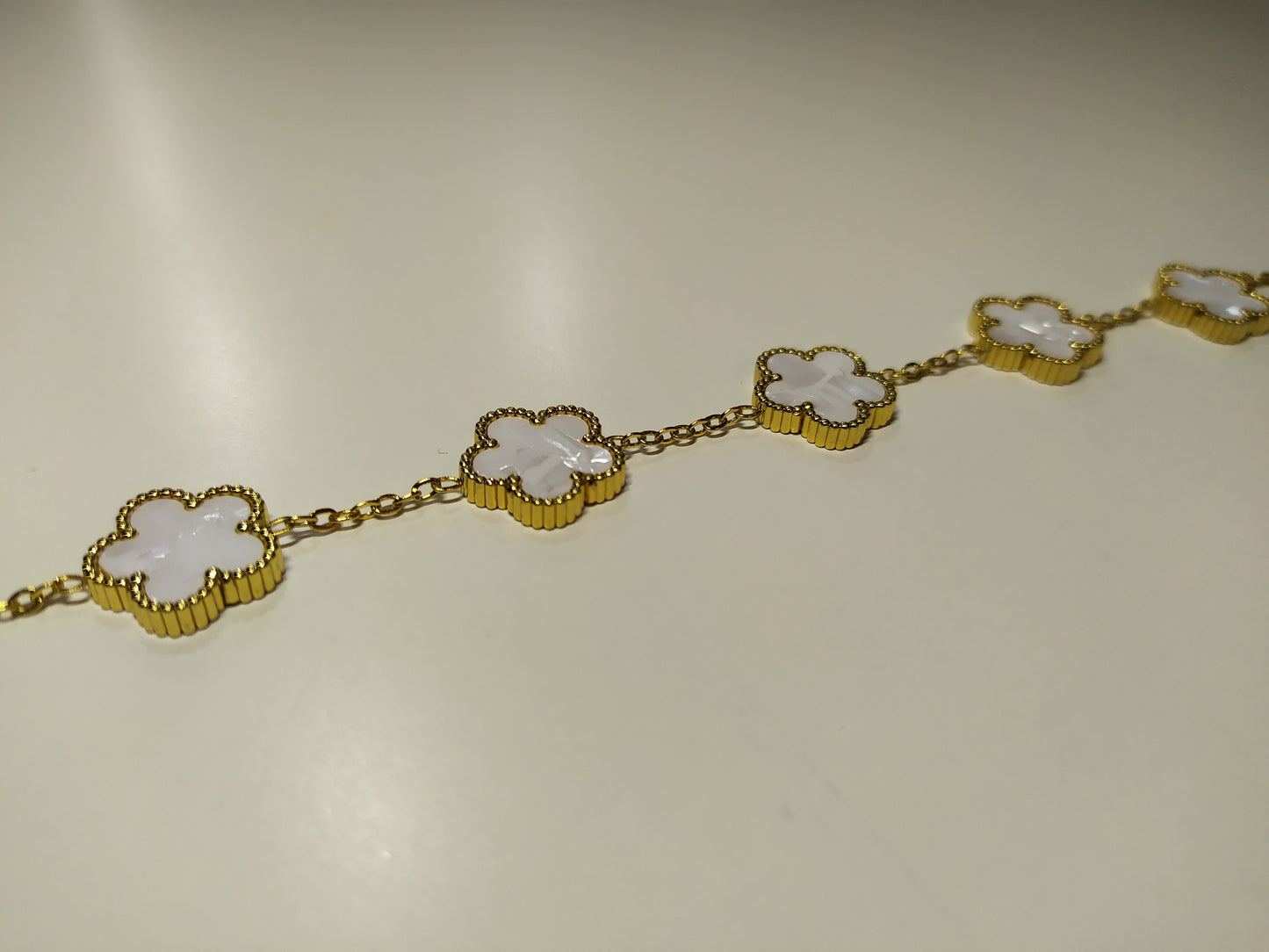 pulsera trebol de cinco hojas blanco - additional image 9